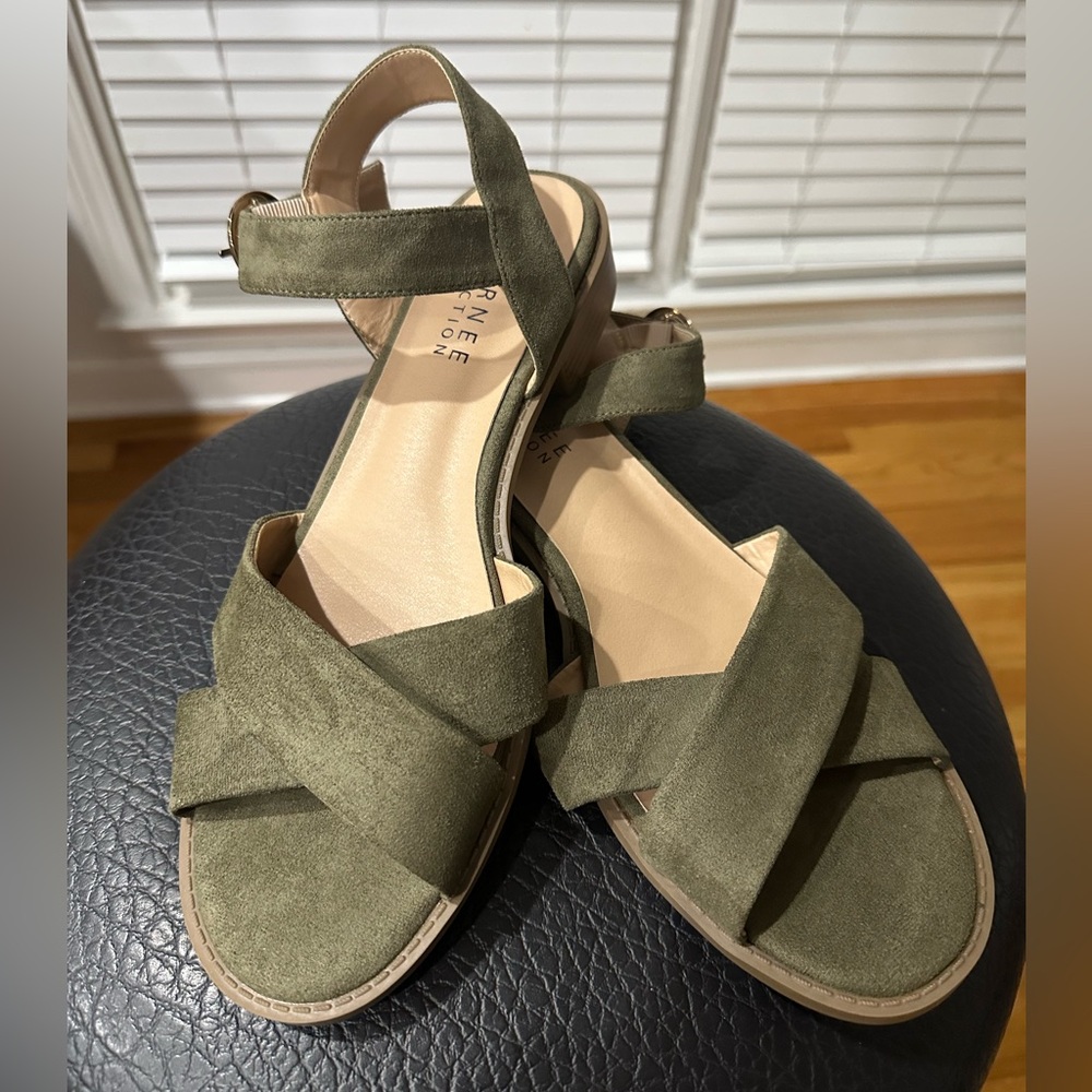 Olive Greene Journee Collectio Women's Sandals 💚! Best Offer Accepted! - Picture 2 of 8